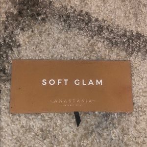 ABH Soft Glam Pallet 💗